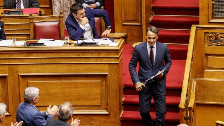 Βουλή: Άγριες κόντρες για Εκκλησία, ιδιωτικά ΑΕΙ &amp; αναθεώρηση