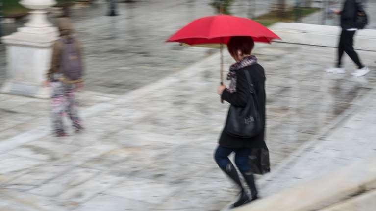 Τοπικές βροχές, καταιγίδες και πτώση της θερμοκρασίας