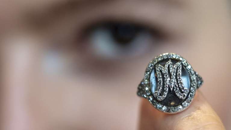 Πωλήθηκαν τα αμύθητης αξίας κοσμήματα της Μαρίας Αντουανέτας