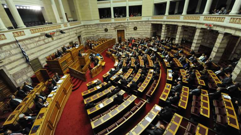 Ψηφίστηκαν τα μέτρα για τους πυρόπληκτους και το ΦΠΑ στα νησιά