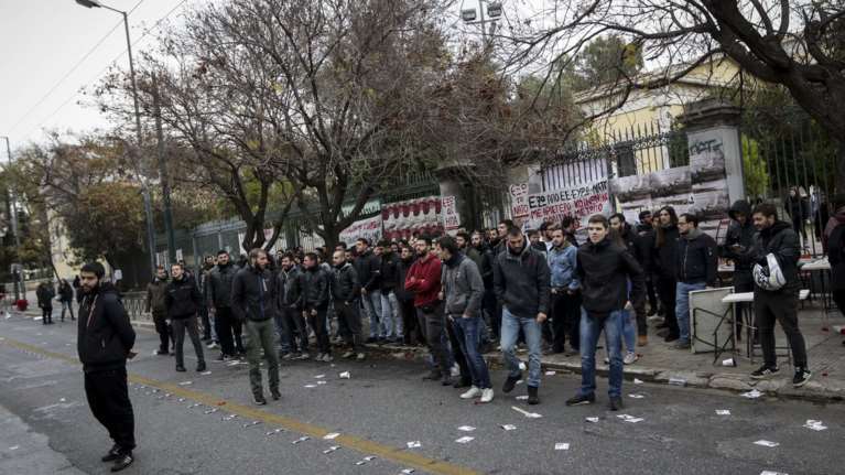 Στον περίβολο του Πολυτεχνείου το στεφάνι της αντιπροσωπείας της Βουλής