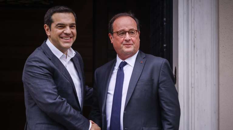 Τσίπρας σε Ολάντ: «Οι φίλοι στα δύσκολα φαίνονται»