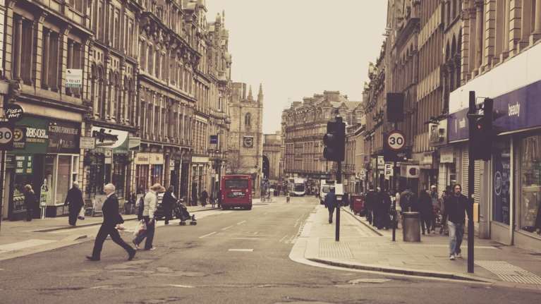 ΟΗΕ: Η Μέι βρίσκεται σε «άρνηση» για τη φτώχεια στη Βρετανία