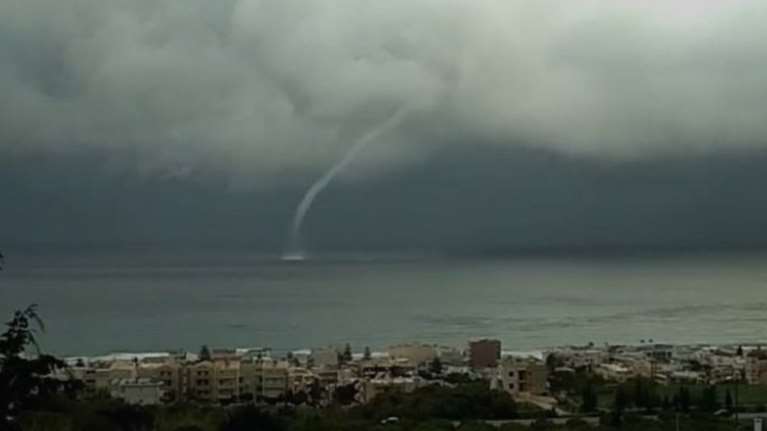 Ο εντυπωσιακός υδροστρόβιλος που «χτύπησε» το Ρέθυμνο