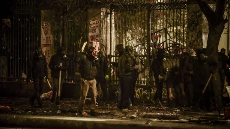 Πολυτεχνείο: Δίωξη σε βαθμό κακουργήματος για έξι από τους 19 συλληφθέντες