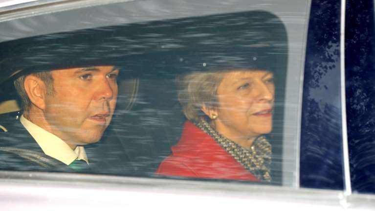 The Sun: Ψάχνουν άλλους 6 για την πρόταση μομφής κατά της Μέι