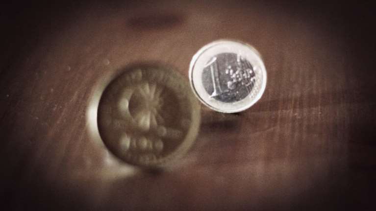 Αβι Τιόμκιν: «Το τέλος του ευρώ είναι πλησιέστερα από ό,τι πιστεύουμε»