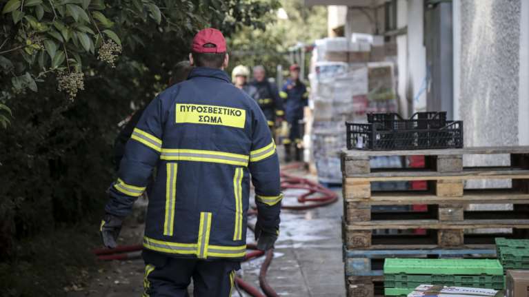 Φωτιά σε κτίριο στην οδό Λιοσίων