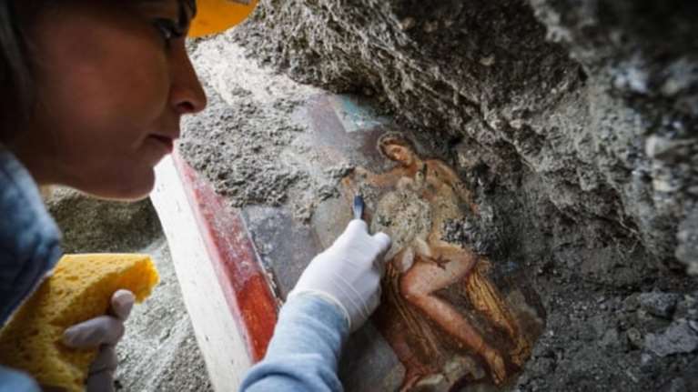 Η Λήδα και ο Κύκνος σε μια μοναδική τοιχογραφία της Πομπηίας