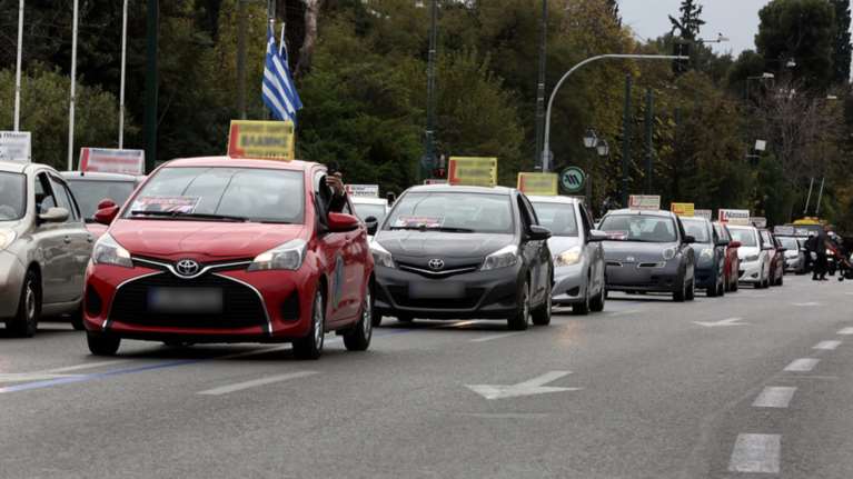 Πορεία διαμαρτυρίας εκπαιδευτών από τις σχολές οδηγών