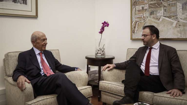 Συνάντηση Θεοχαρόπουλου - Σημίτη με μήνυμα συμπαράστασης