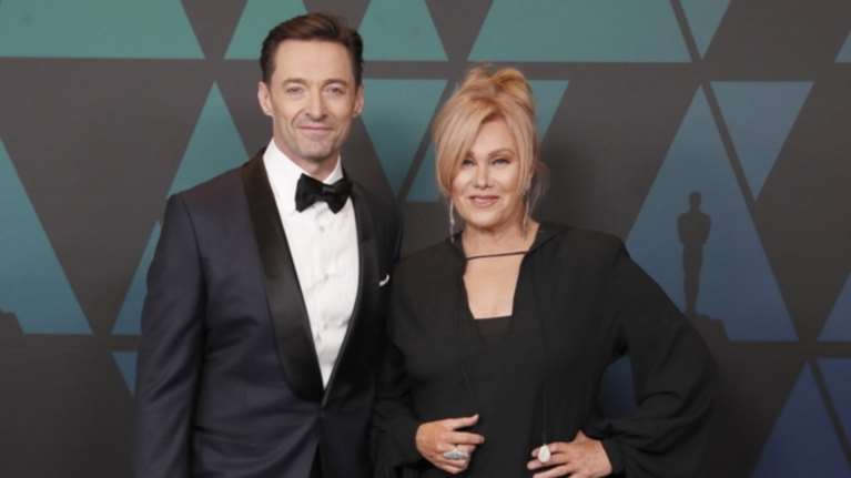 Ο Χιου Τζάκμαν κλαίει δημόσια για τη σύζυγό του- Ωδή στον γάμο τους