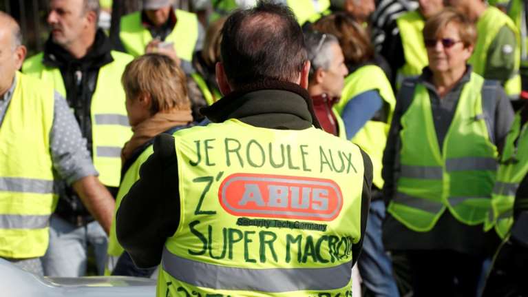 Γαλλία: Ποιος κρύβεται πίσω από τα «κίτρινα γιλέκα»;