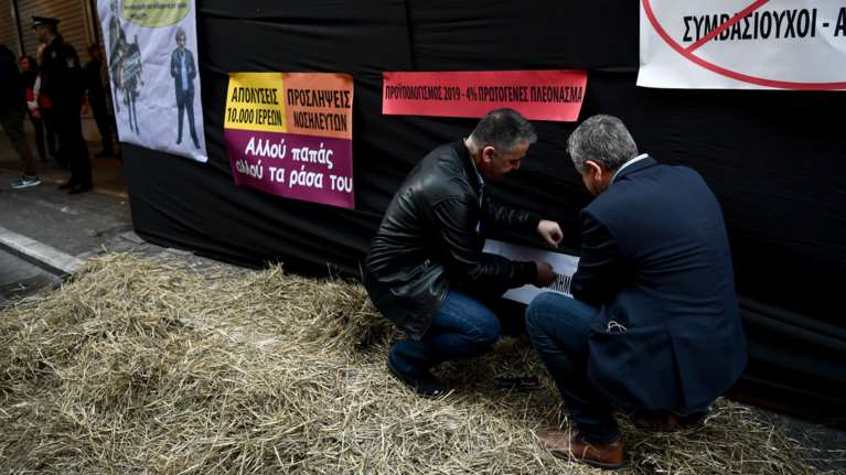 Η ΠΟΕΔΗΝ έριξε... σανό στο υπουργείο Οικονομικών