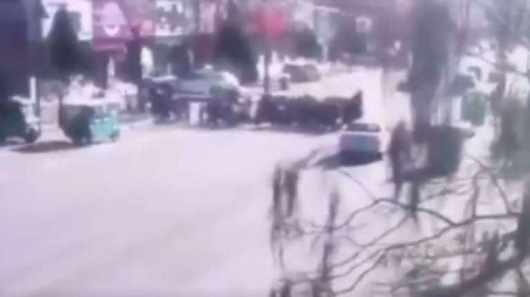 IX στην Κίνα έπεσε πάνω σε μαθητές - 5 νεκροί, 18 τραυματίες