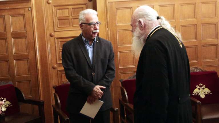 Αιχμές Ιερώνυμου για προσωπικές επιδιώξεις μέσα στην Ιεραρχία