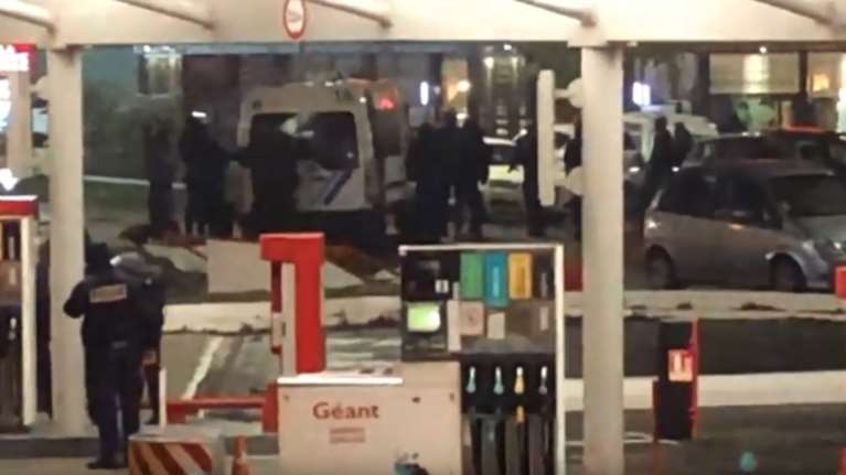 Άνδρας απειλούσε να ανατιναχθεί στη Γαλλία- Ζήτησε συνάντηση με τον Μακρόν