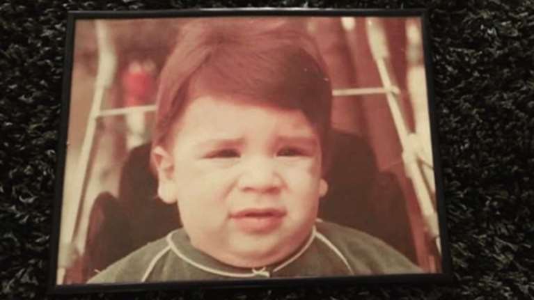 Μια άγνωστη παιδική φωτογραφία για να τον θυμηθούν