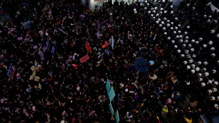 Δακρυγόνα στην πορεία κατά της βίας σε βάρος των γυναικών στην Τουρκία-ΦΩΤΟ