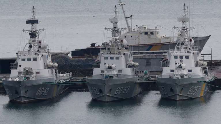 Κομισιόν προς Ρωσία: Αφήστε τα πλοία του ουκρανικού ναυτικού