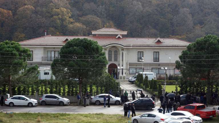 Υπόθεση Κασόγκι: Αστυνομικές έρευνες σε έπαυλη έξω από την Κωνσταντινούπολη