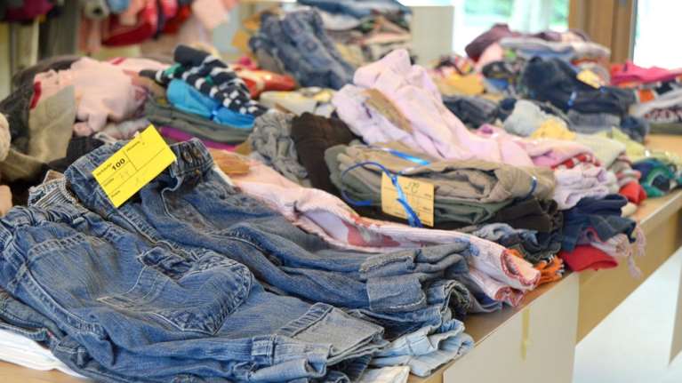 Γερμανία: Χρυσές μπίζνες με μεταχειρισμένα ρούχα