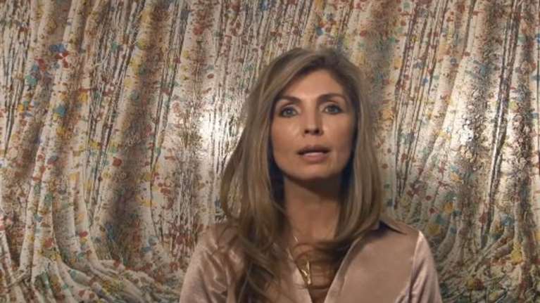 Η πριγκίπισσα Γιασμίν Παχλαβί αποκαλύπτει: Πάσχω από καρκίνο (βίντεο)