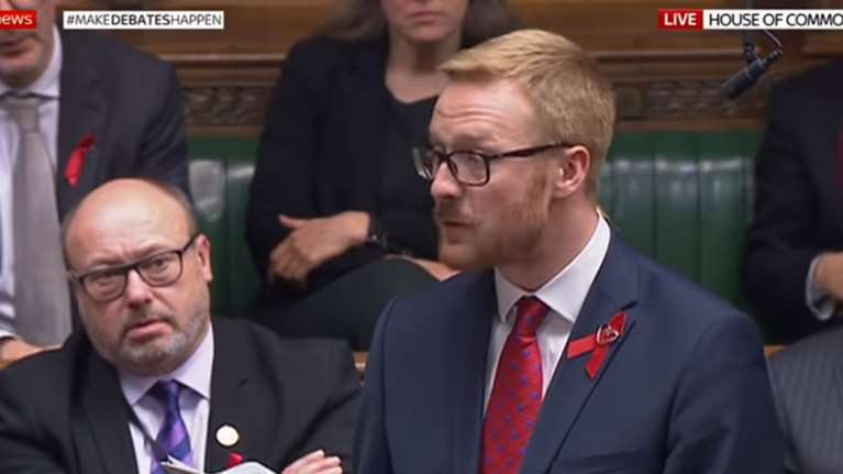 Βρετανός βουλευτής αποκάλυψε στο Κοινοβούλιο πως είναι οροθετικός (βίντεο)