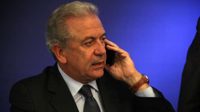 Κύκλωμα χρυσού:Τέλος από το γραφείο Αβραμόπουλου ο εμπλεκόμενος αστυνομικός