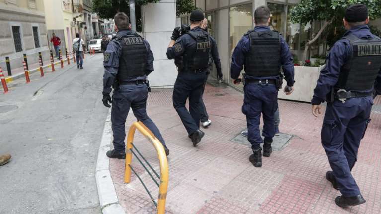Συνελήφθη «μαϊμού» αστυνομικός που δήλωνε φρουρός του Τσίπρα