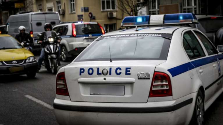 Απεγκλώβισαν ηλικιωμένη από φλεγόμενο διαμέρισμα στη θεσσαλονίκη