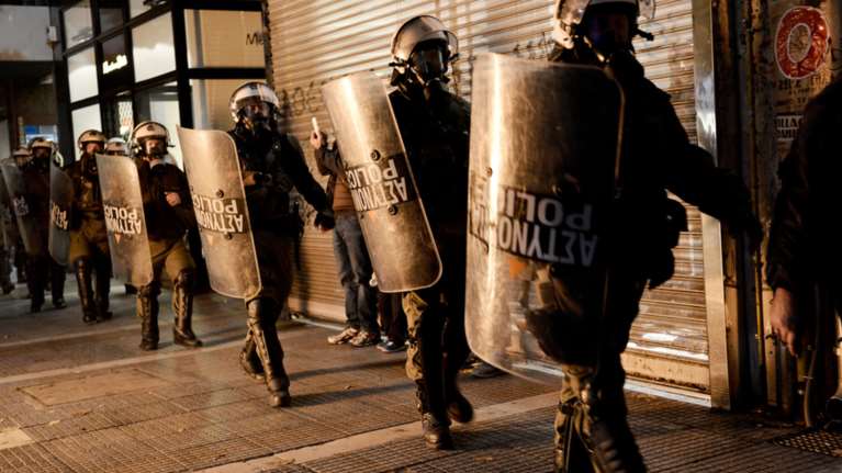 Επίθεση με μολότοφ στις υπηρεσίες των ΜΑΤ στην Καισαριανή