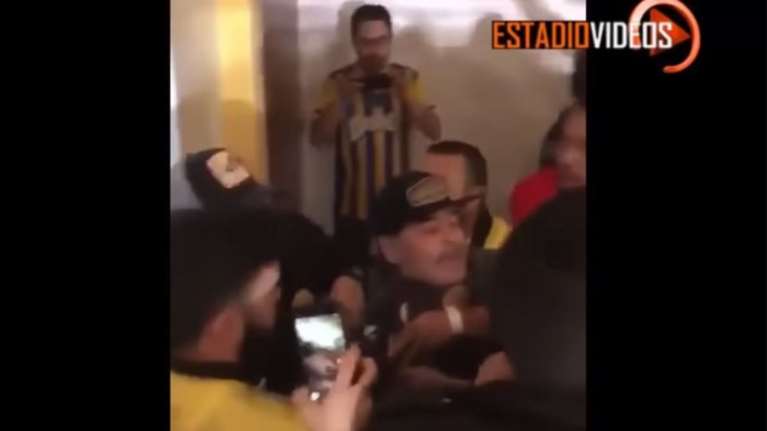 Έκρηξη Μαραντόνα! Στα χέρια με οπαδούς της Ντοράδος (βίντεο)