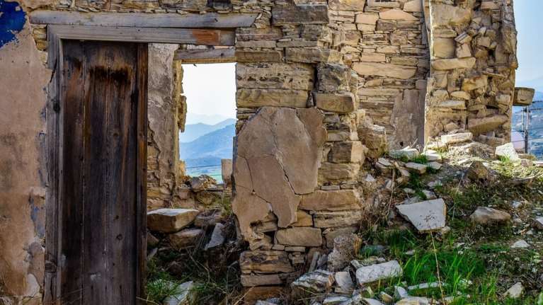 Φρίκη στο Πήλιο! 4χρονος σε σπίτι μέσα στη βρώμα χωρίς να μιλά