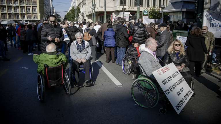 Πορεία των ΑμεΑ σε Βουλή και Μαξίμου: «Τίποτα για εμάς- χωρίς Εμάς»