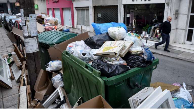 Εκατοντάδες τόνοι σκουπιδιών «πνίγουν» την Θεσσαλονίκη