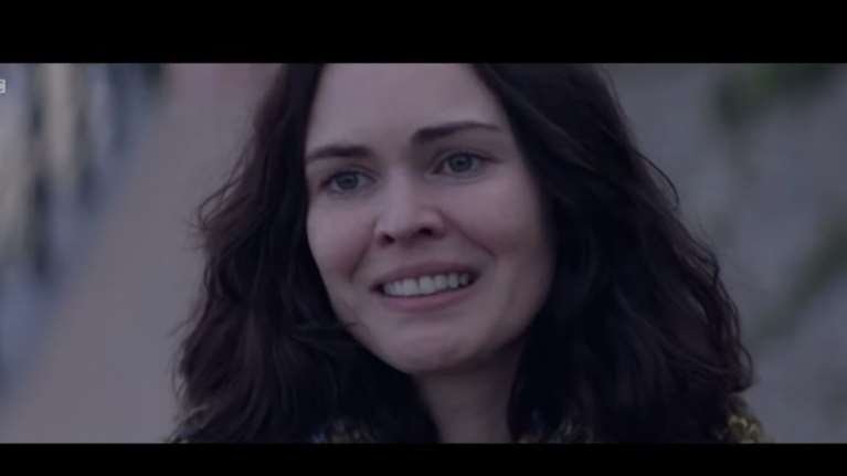 H ταινία - μήνυμα του BBC για τα Χριστούγεννα: Η μητέρα, ο γιος &amp; ο χρόνος