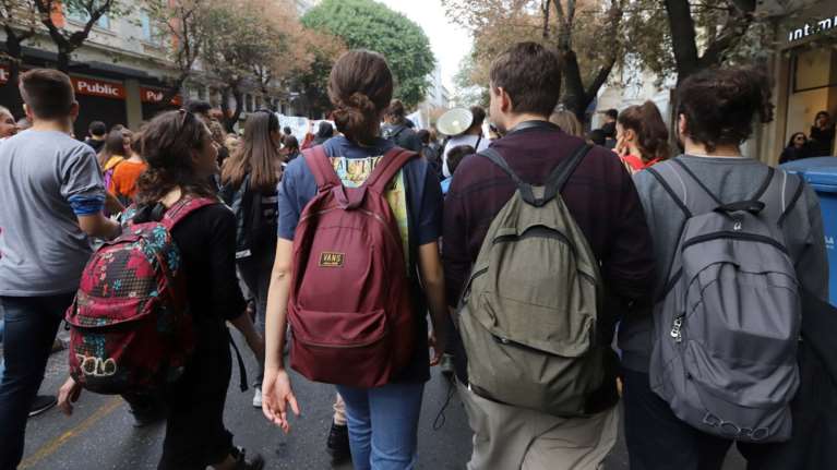 Μισό εκατ. παιδιά τραυματίζονται, 700 νεκρά, 3.000 ανάπηρα στην Ελλάδα