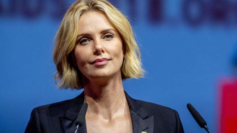 Γιατί η Σαρλίζ Θερόν κλαίει όταν βλέπει το Black Panther;