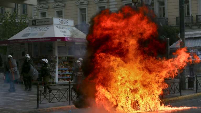 Ένταση &amp; επεισόδια στην πορεία για την επέτειο Γρηγορόπουλου