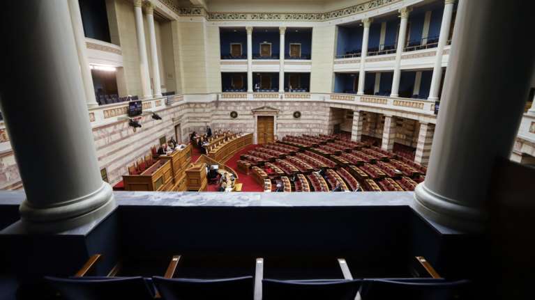 Τροπολογία για επέκταση των αναδρομικών για ειδικά μισθολόγια