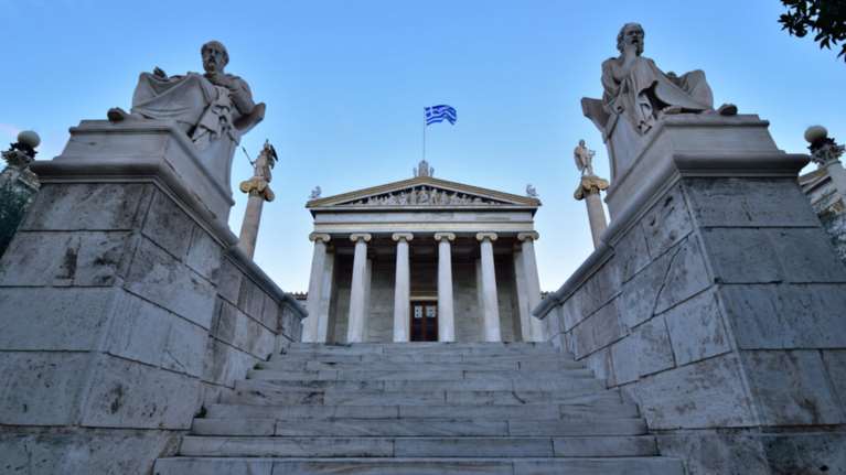 Public Issue: Ποιους θεσμούς εμπιστεύονται οι Έλληνες