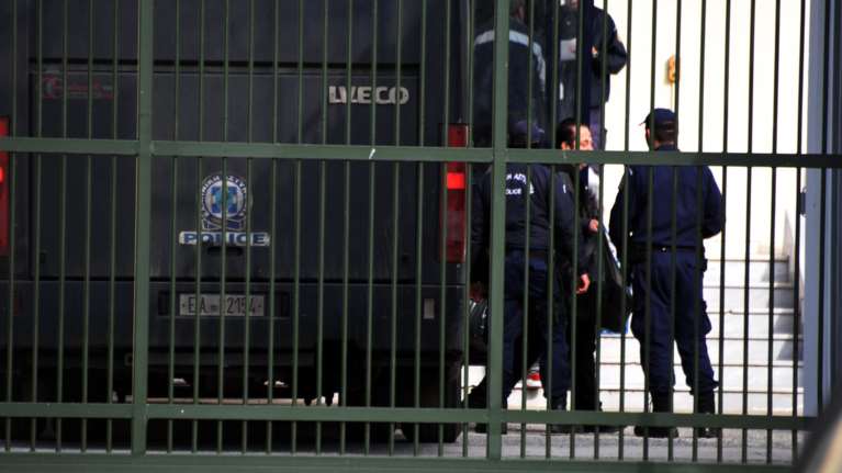 Υπόθεση χρυσού: Υπέρ της αποφυλάκισης των 8 και η εισαγγελέας