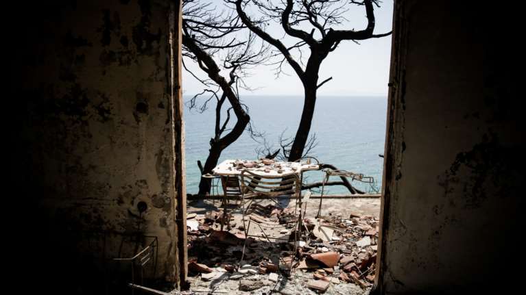 Εφάπαξ 6.000 ευρώ σε τραυματίες από τις φωτιές στην Αττική