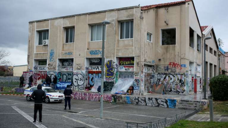 Δολοφονία αστέγου Θησείο: Τον σκότωσε για να λύσει τα μάγια