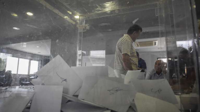 Δημοσκόπηση: Στις 4,7 μονάδες η διαφορά της ΝΔ από τον ΣΥΡΙΖΑ