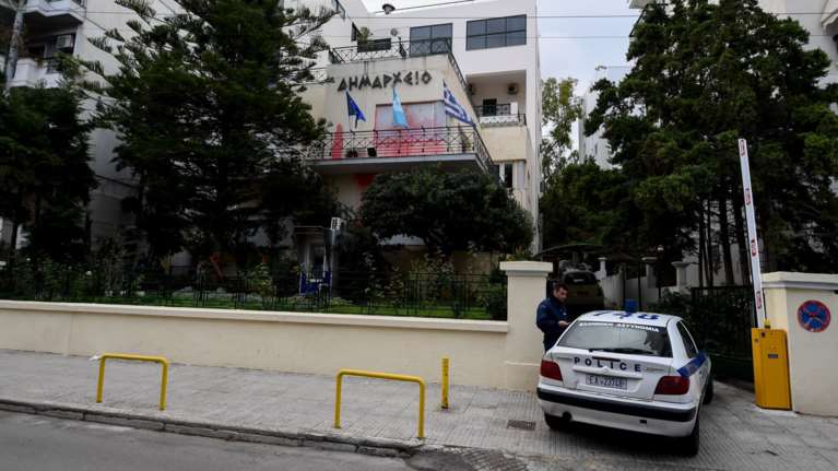 Καταδρομική επίθεση Ρουβίκωνα στο δημαρχείο Αλίμου [video- φωτό]