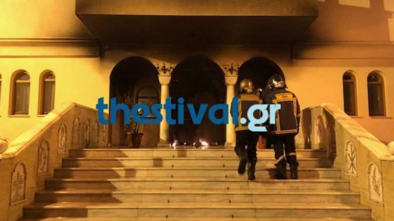 Θεσσαλονίκη: Γκαζάκια στον Ιερό Ναό Κοιμήσεως της Θεοτόκου