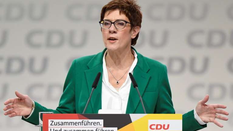 Γκρίνιες και αντιδράσεις στο CDU μετά την εκλογή της Κάρενμπαουερ