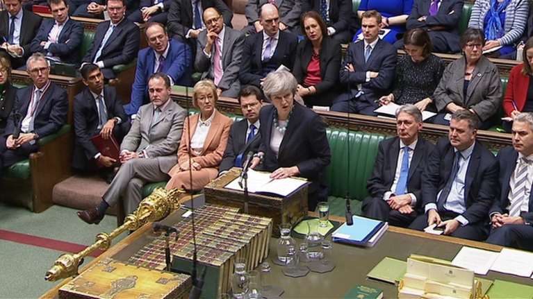 Brexit: Αναβολή ψηφοφορίας και νέο ταξίδι Μέι στις Βρυξέλλες